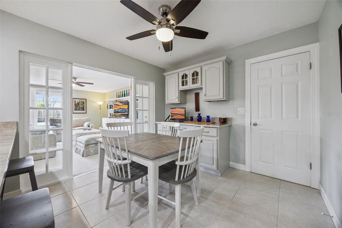 312 OAK HILL DRIVE — photo 17 of 64