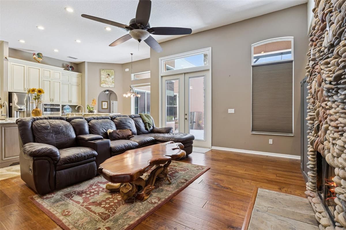 1006 PANTHER STREET — photo 11 of 41