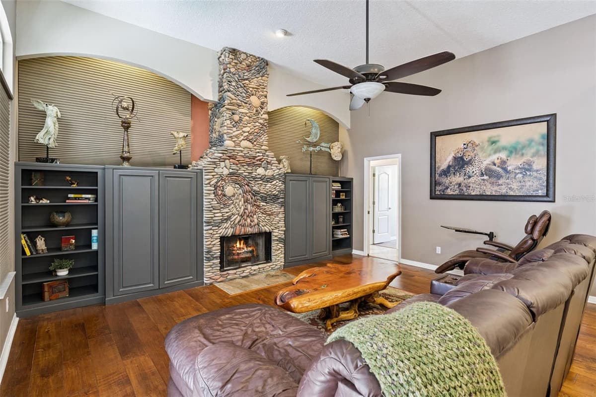 1006 PANTHER STREET — photo 10 of 41