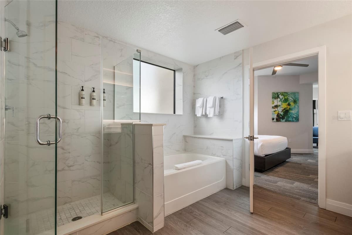 14501 GROVE RESORT AVENUE — photo 4 of 55