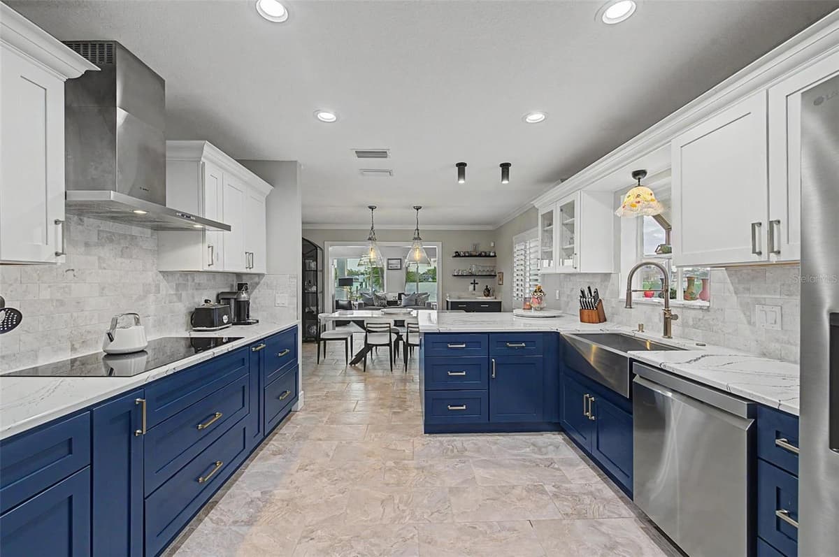 704 BAYSHORE DRIVE — photo 15 of 77