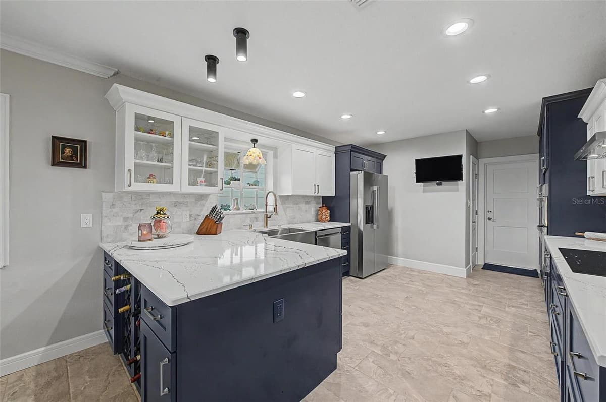 704 BAYSHORE DRIVE — photo 19 of 77