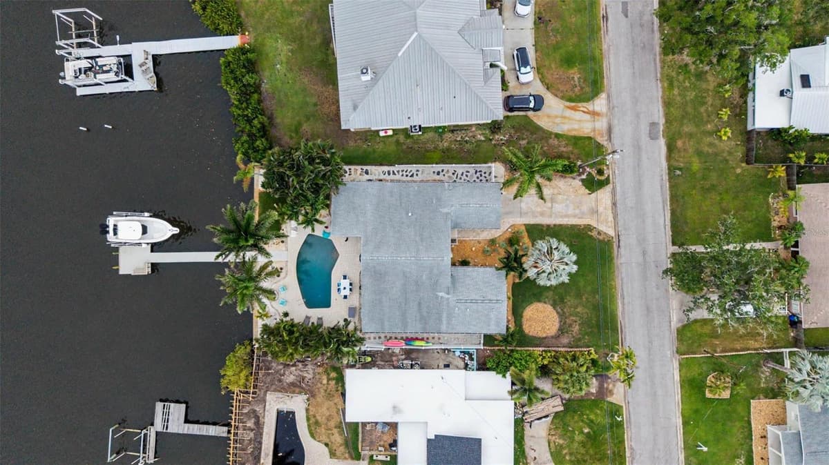 704 BAYSHORE DRIVE — photo 10 of 77