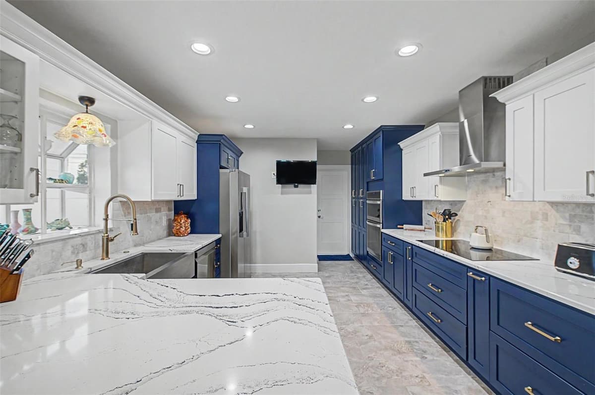 704 BAYSHORE DRIVE — photo 17 of 77