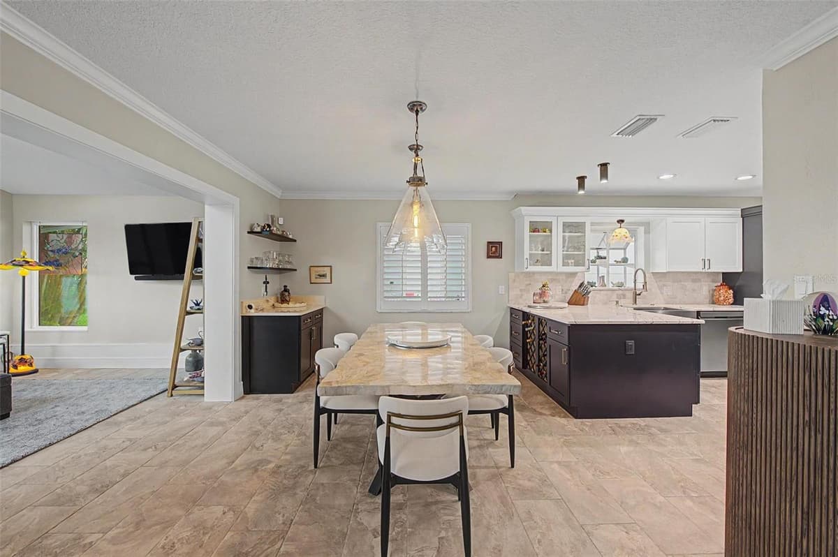 704 BAYSHORE DRIVE — photo 24 of 77