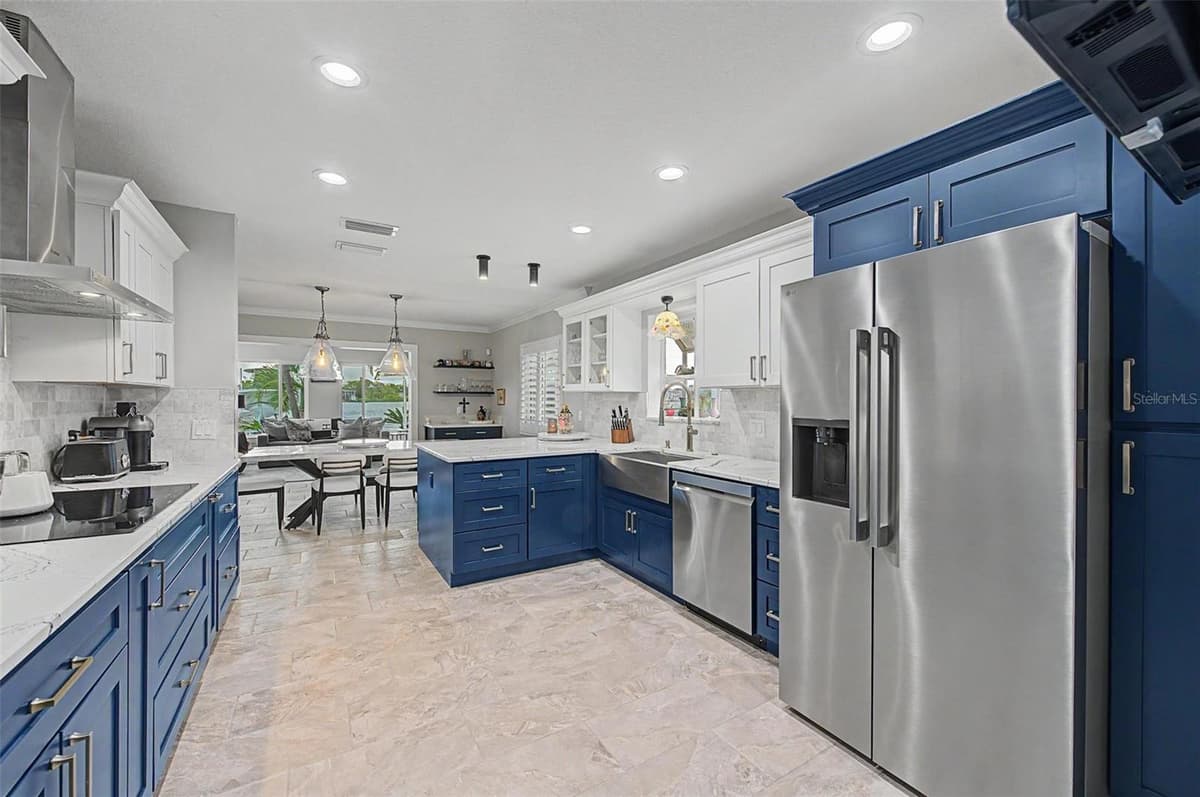 704 BAYSHORE DRIVE — photo 16 of 77