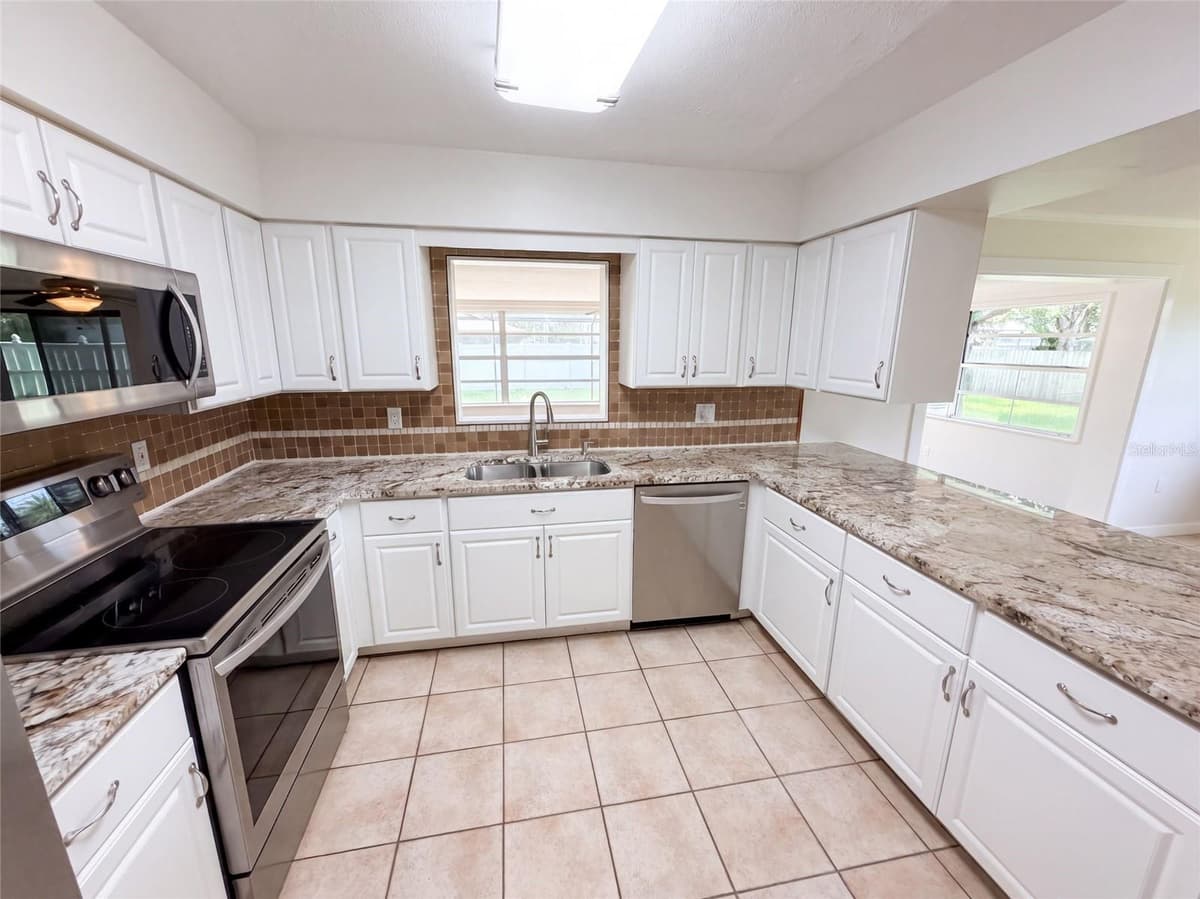 2617 FAIRWAY DRIVE — photo 7 of 29