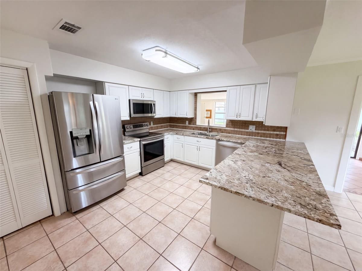 2617 FAIRWAY DRIVE — photo 2 of 29