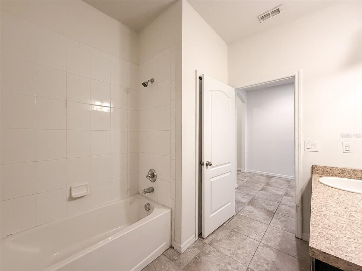 908 GLAZEBROOK LOOP — photo 19 of 37