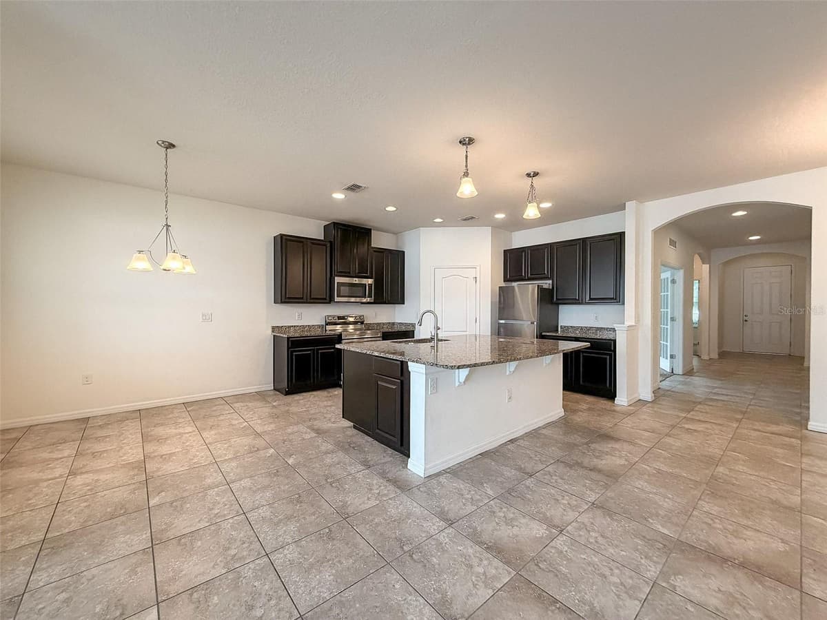 908 GLAZEBROOK LOOP — photo 10 of 37