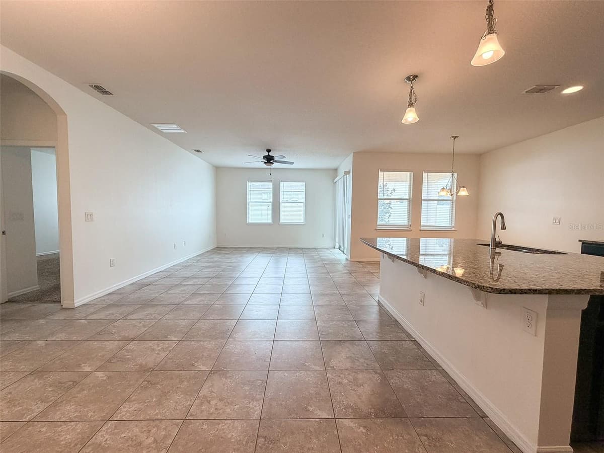 908 GLAZEBROOK LOOP — photo 7 of 37