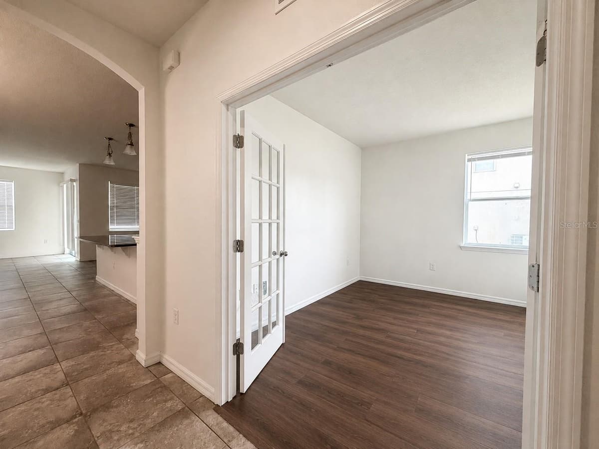 908 GLAZEBROOK LOOP — photo 3 of 37