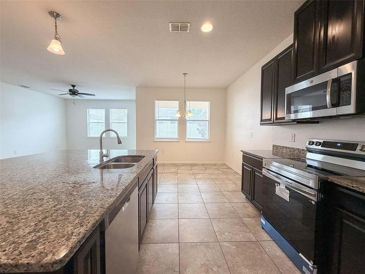 908 GLAZEBROOK LOOP — photo 12 of 37