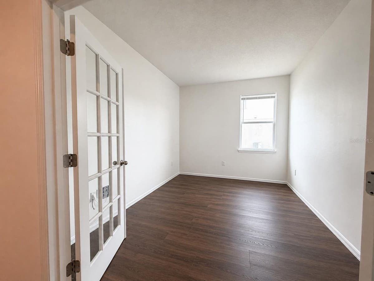 908 GLAZEBROOK LOOP — photo 4 of 37