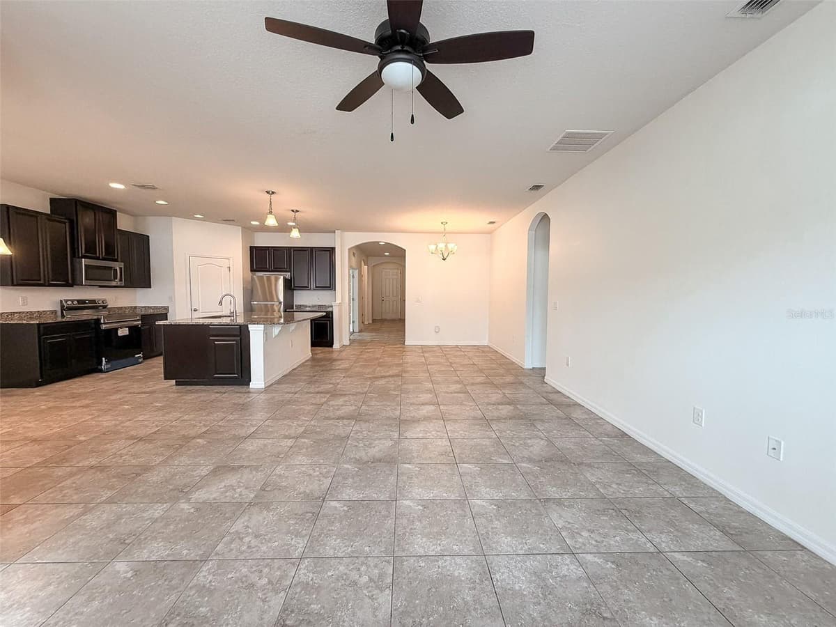 908 GLAZEBROOK LOOP — photo 9 of 37