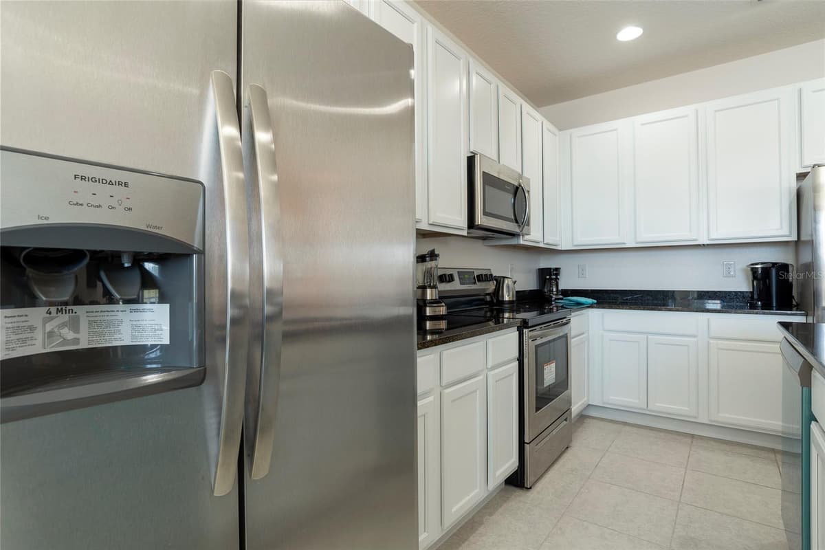 4490 MONADO DRIVE — photo 11 of 68