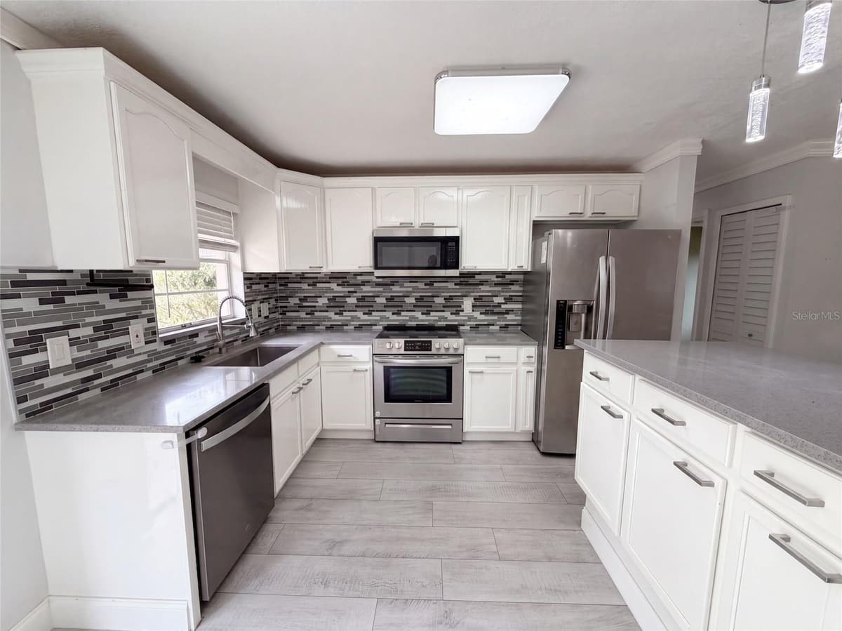976 LISKEARD AVENUE — photo 6 of 16