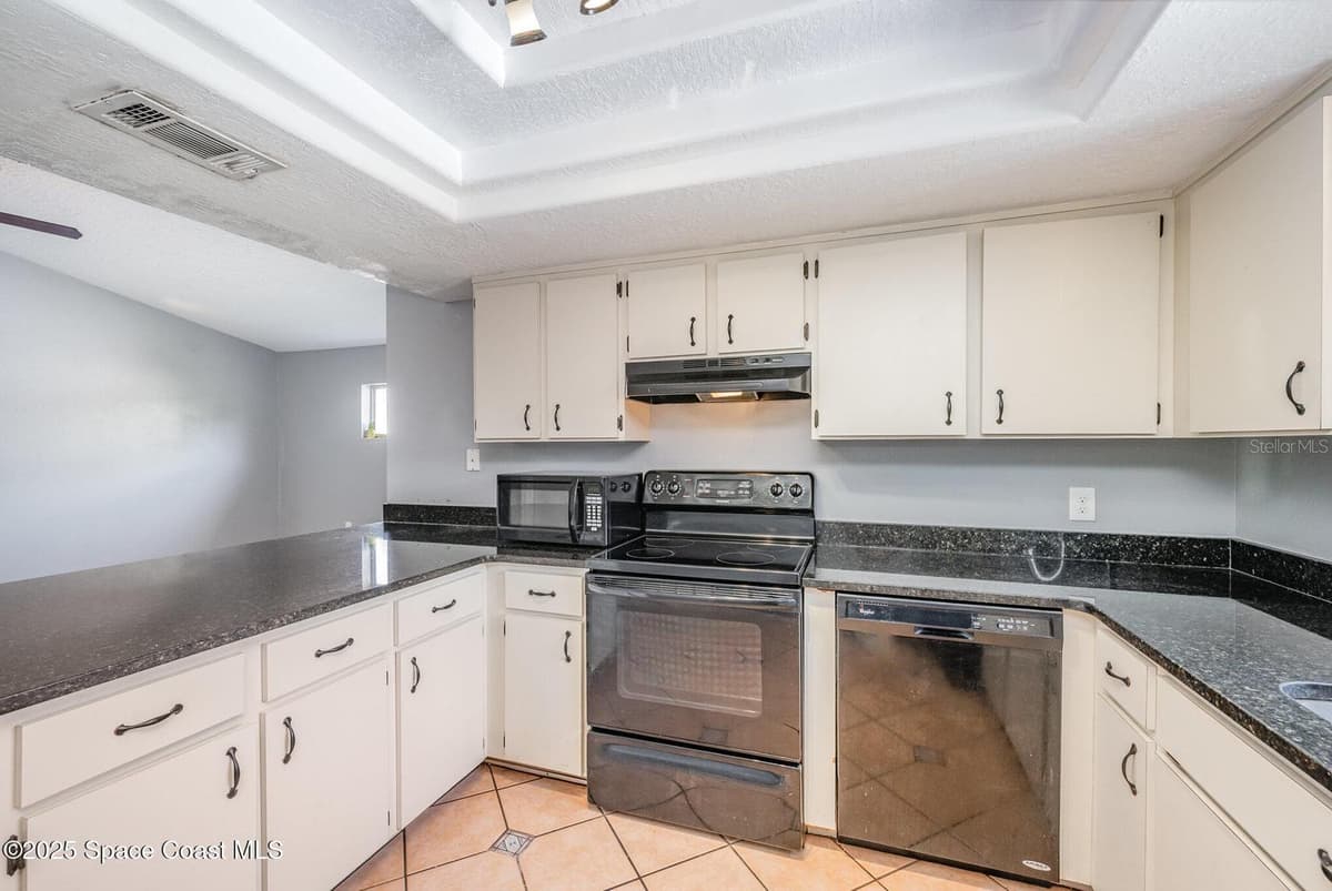 4006 DEWBERRY CIRCLE — photo 10 of 33