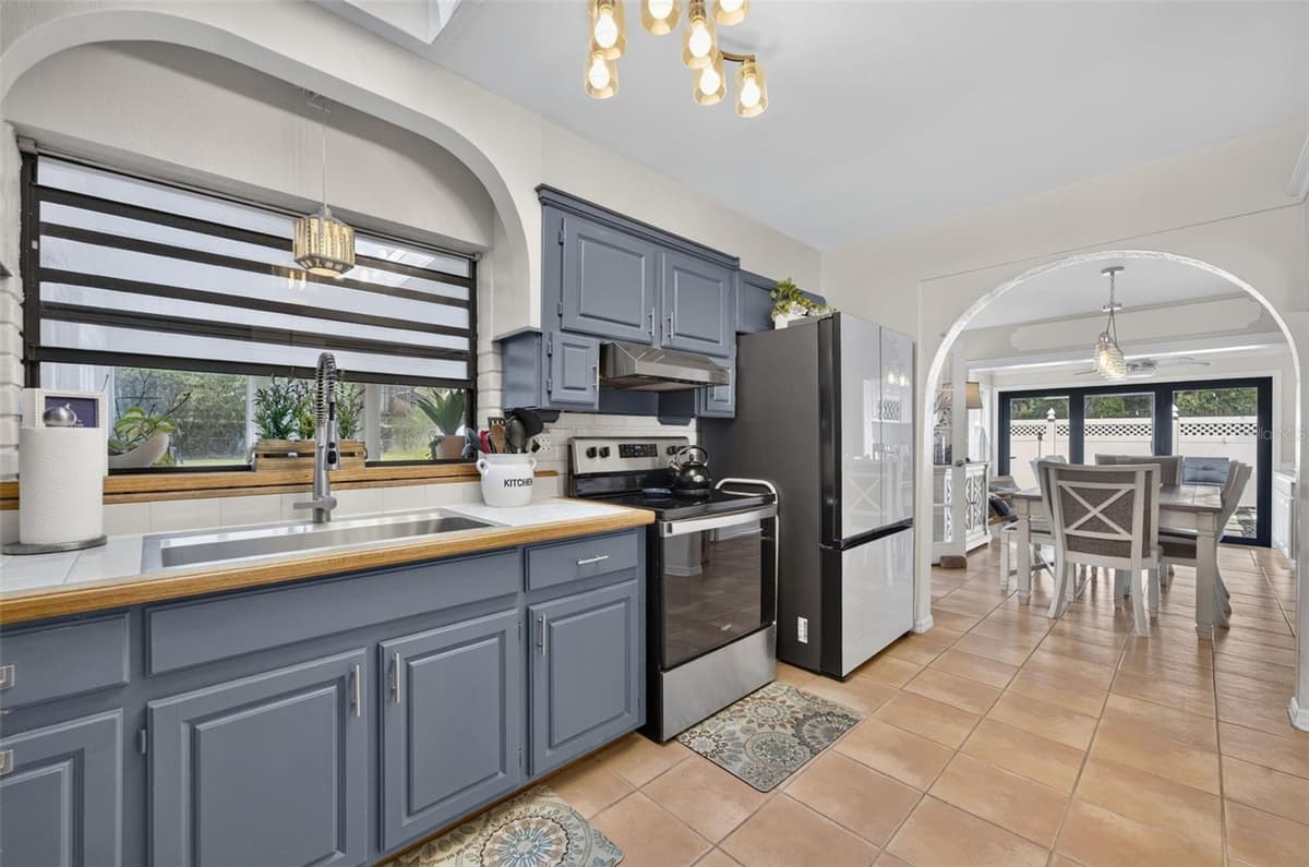 790 LAKE SYBELIA DRIVE — photo 6 of 36