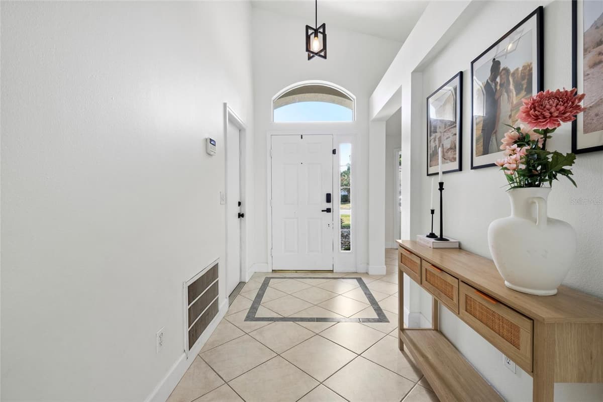 530 BRIDGE CREEK BOULEVARD — photo 3 of 37