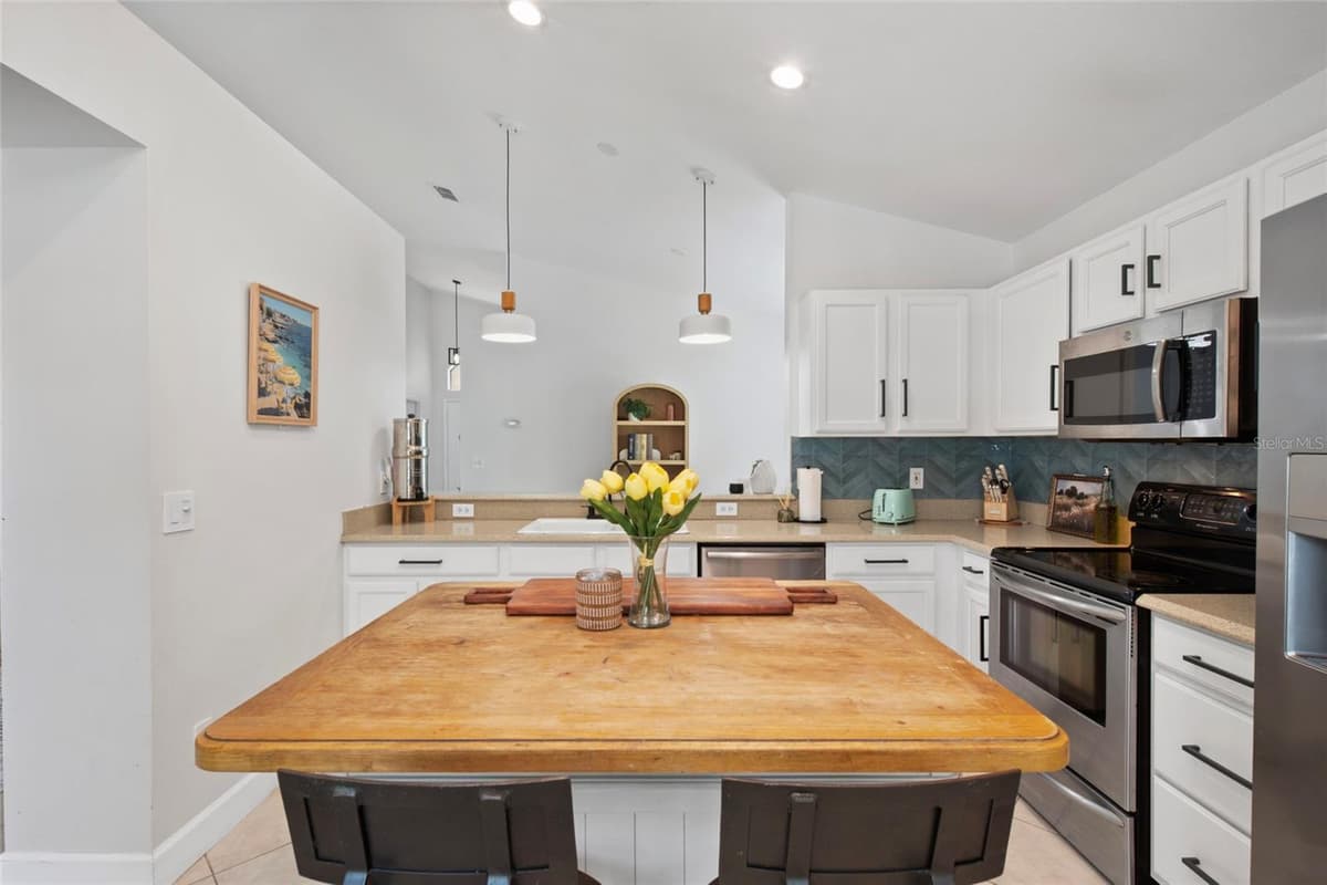 530 BRIDGE CREEK BOULEVARD — photo 11 of 37