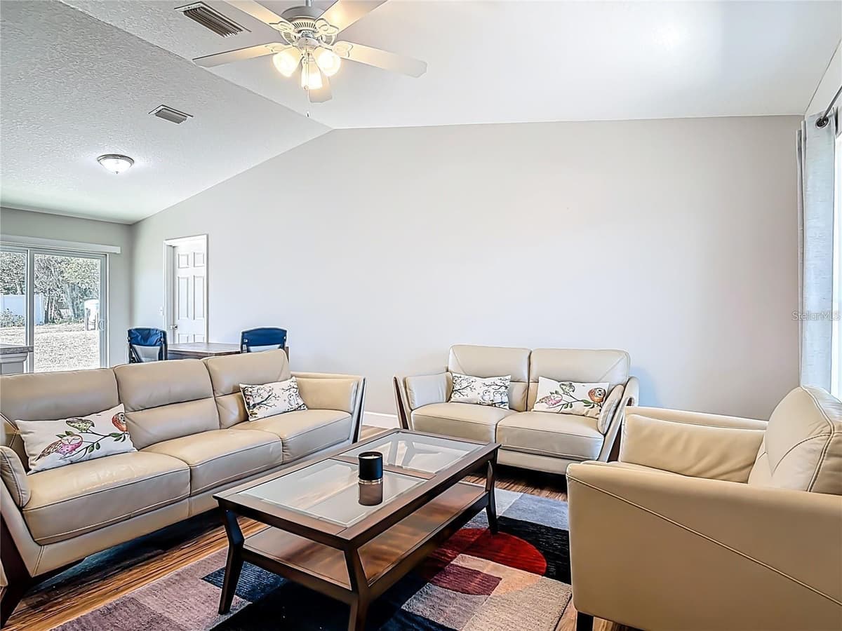 640 CHESTNUT AVENUE — photo 6 of 17