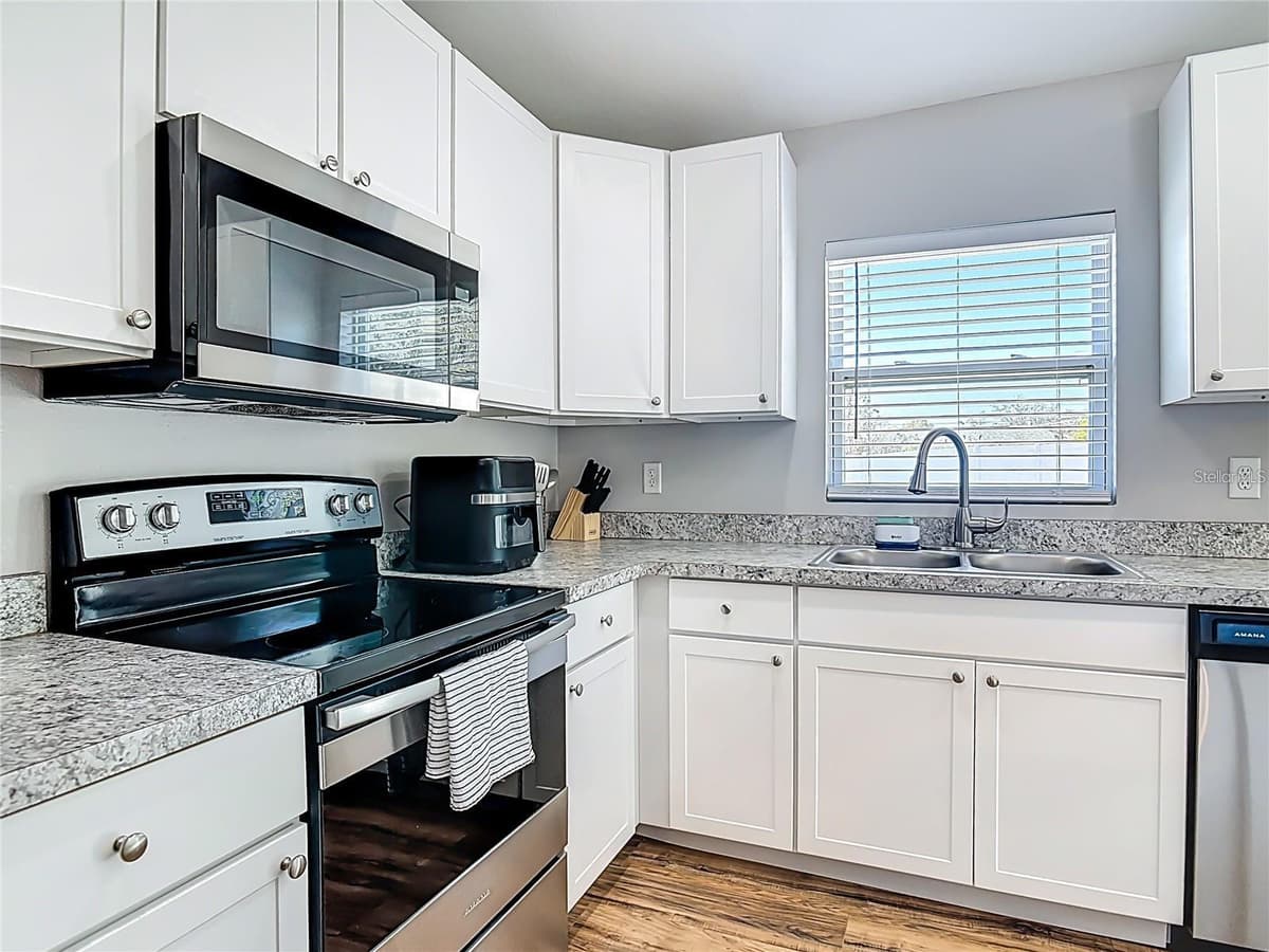 640 CHESTNUT AVENUE — photo 3 of 17