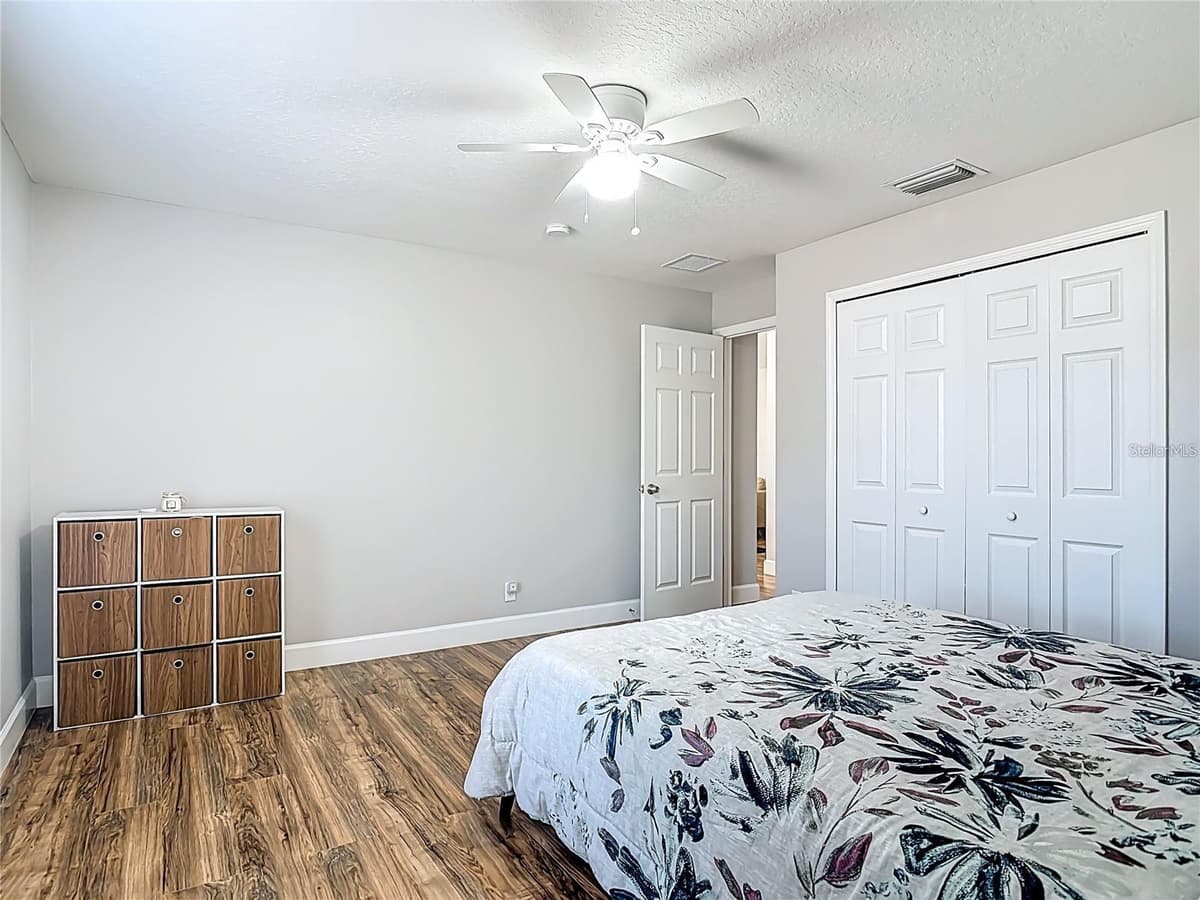 640 CHESTNUT AVENUE — photo 8 of 17