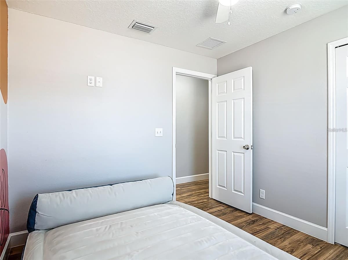640 CHESTNUT AVENUE — photo 13 of 17
