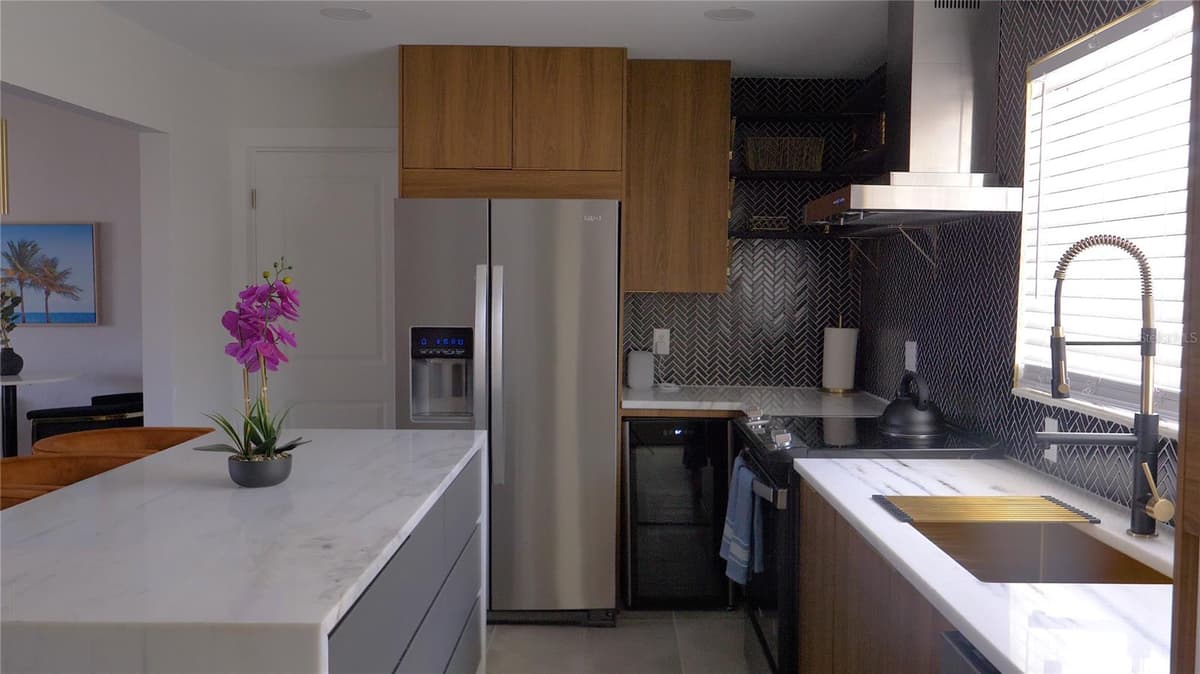 137 HOLLYWOOD AVENUE — photo 32 of 99