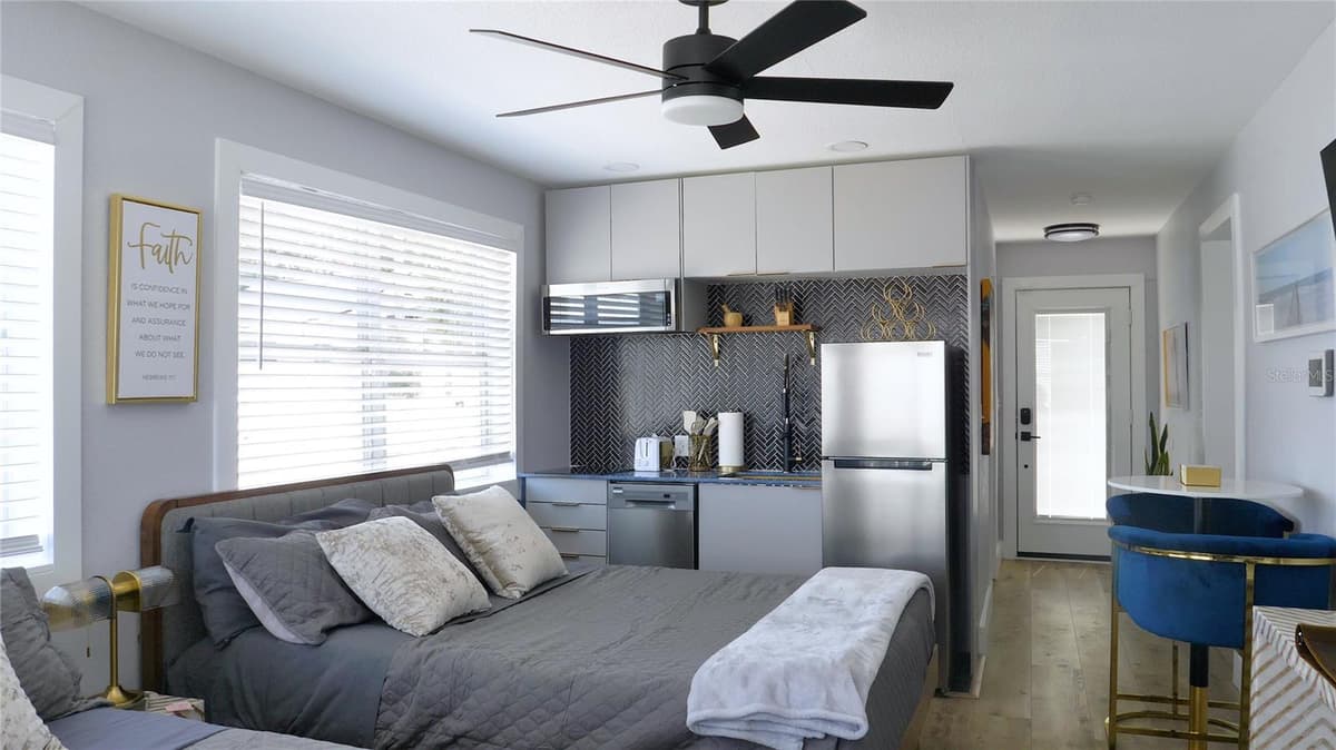 137 HOLLYWOOD AVENUE — photo 3 of 99