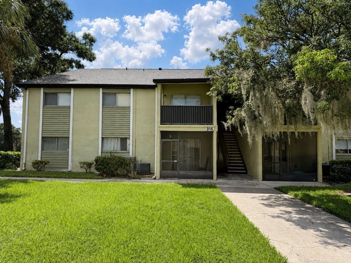 914 LAKE DESTINY ROAD — photo 4 of 32