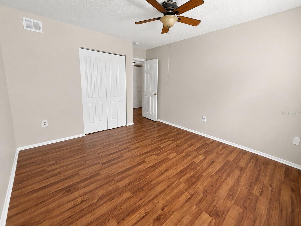 914 LAKE DESTINY ROAD — photo 18 of 32