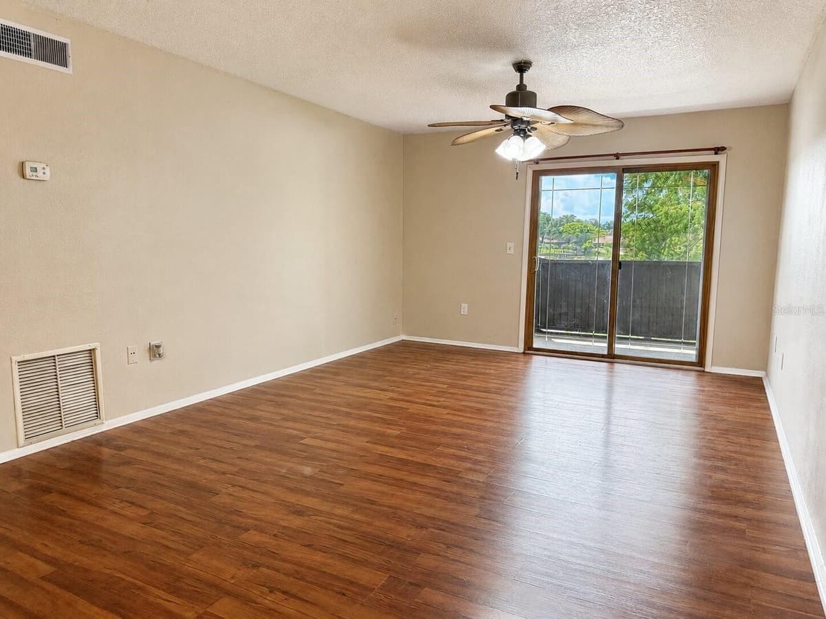 914 LAKE DESTINY ROAD — photo 9 of 32