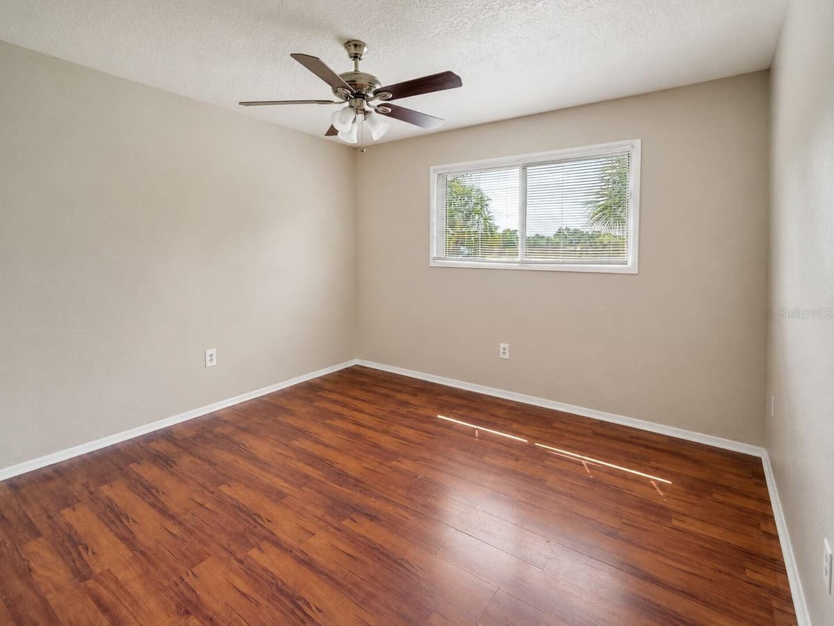 914 LAKE DESTINY ROAD — photo 25 of 32