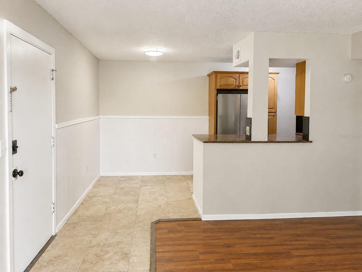 914 LAKE DESTINY ROAD — photo 6 of 32