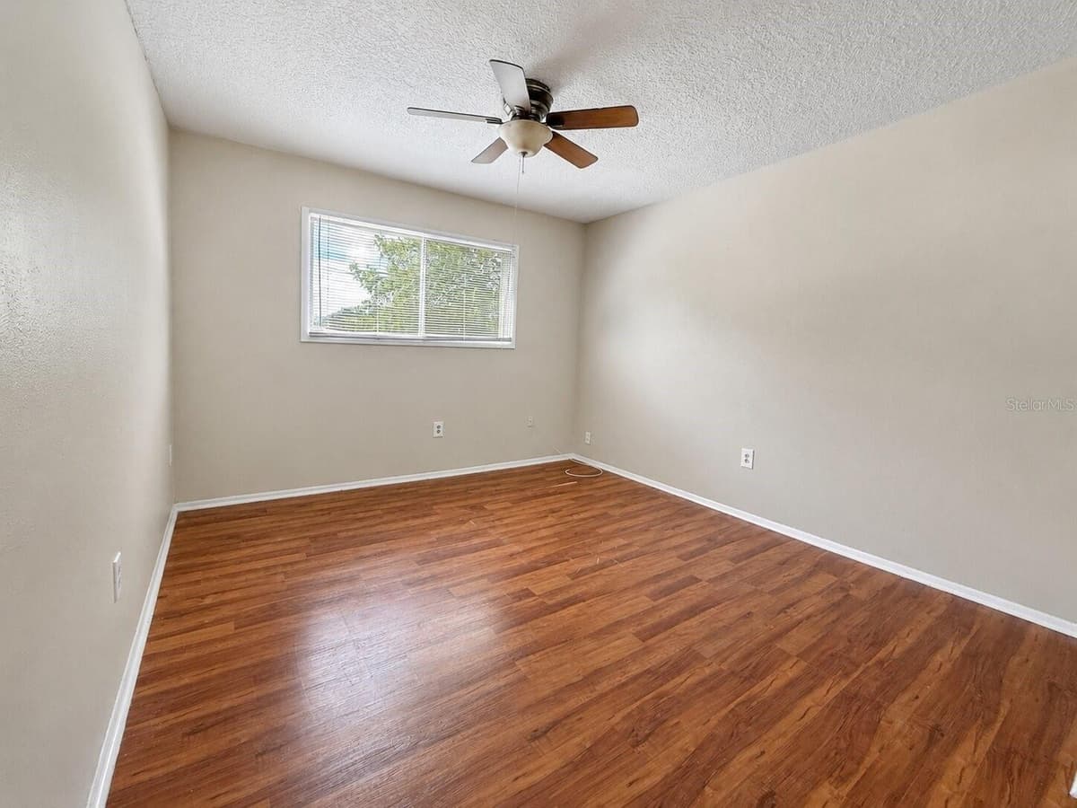 914 LAKE DESTINY ROAD — photo 20 of 32