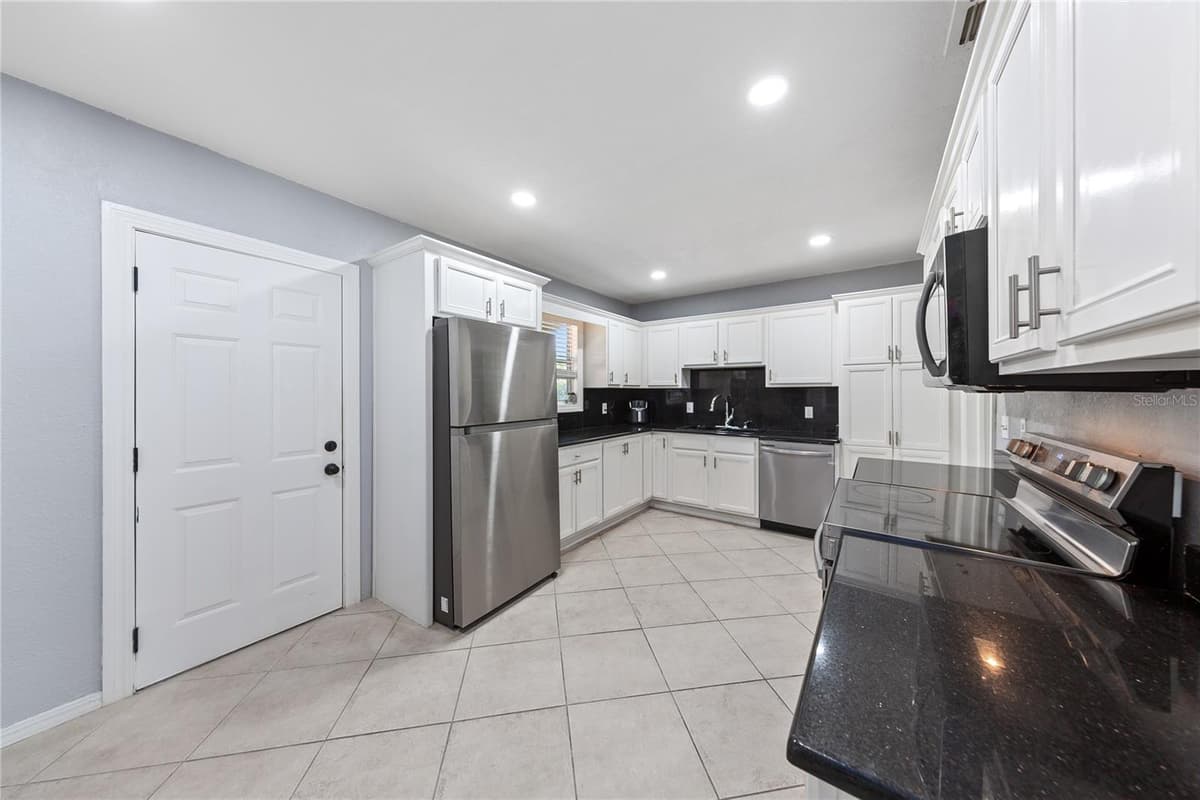 3861 GALICIA ROAD — photo 9 of 41
