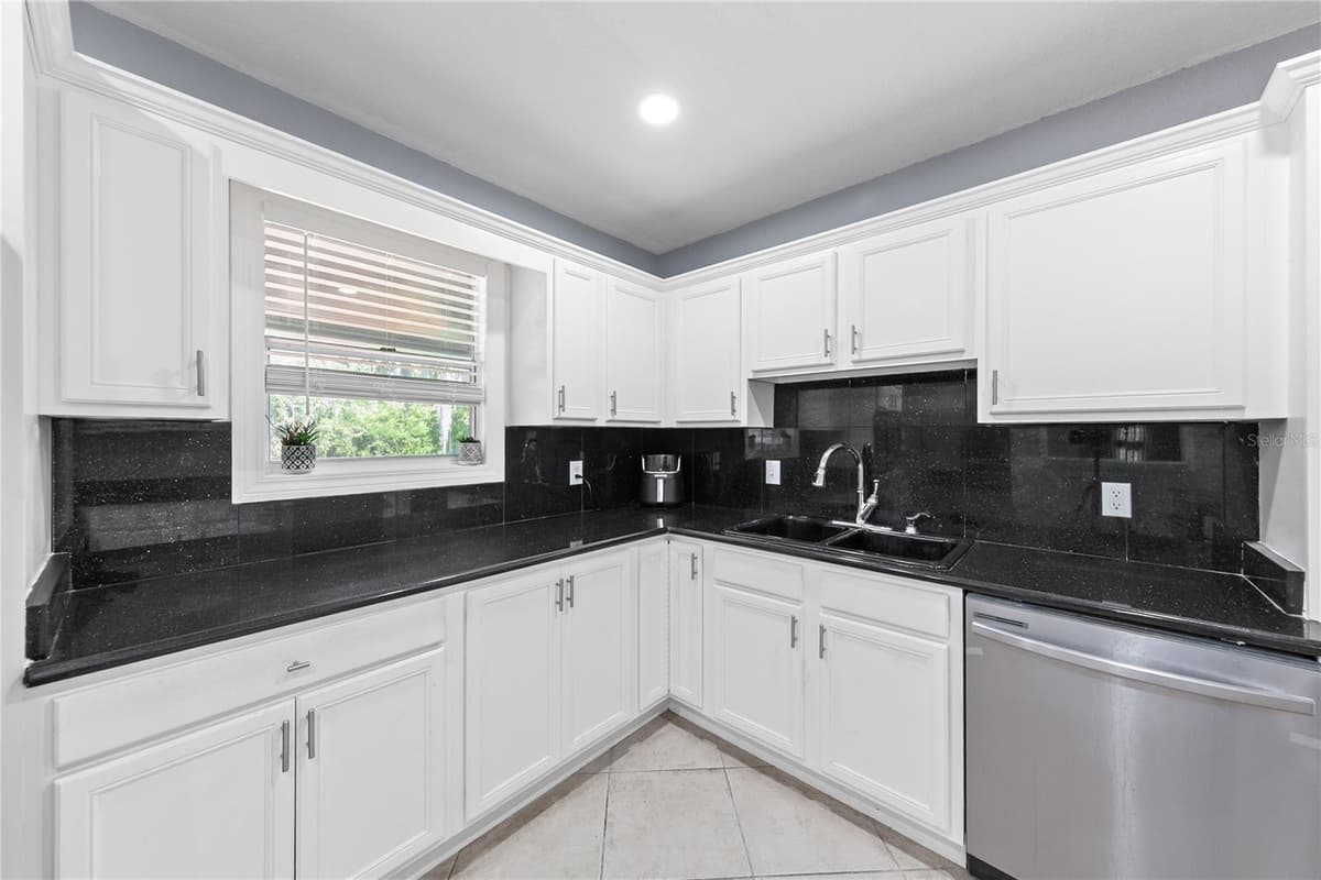 3861 GALICIA ROAD — photo 10 of 41