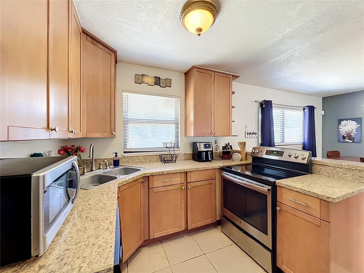23 HAMMON DRIVE — photo 7 of 17
