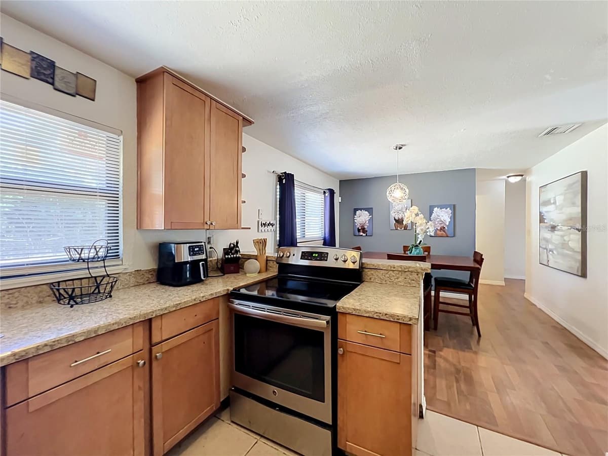 23 HAMMON DRIVE — photo 8 of 17