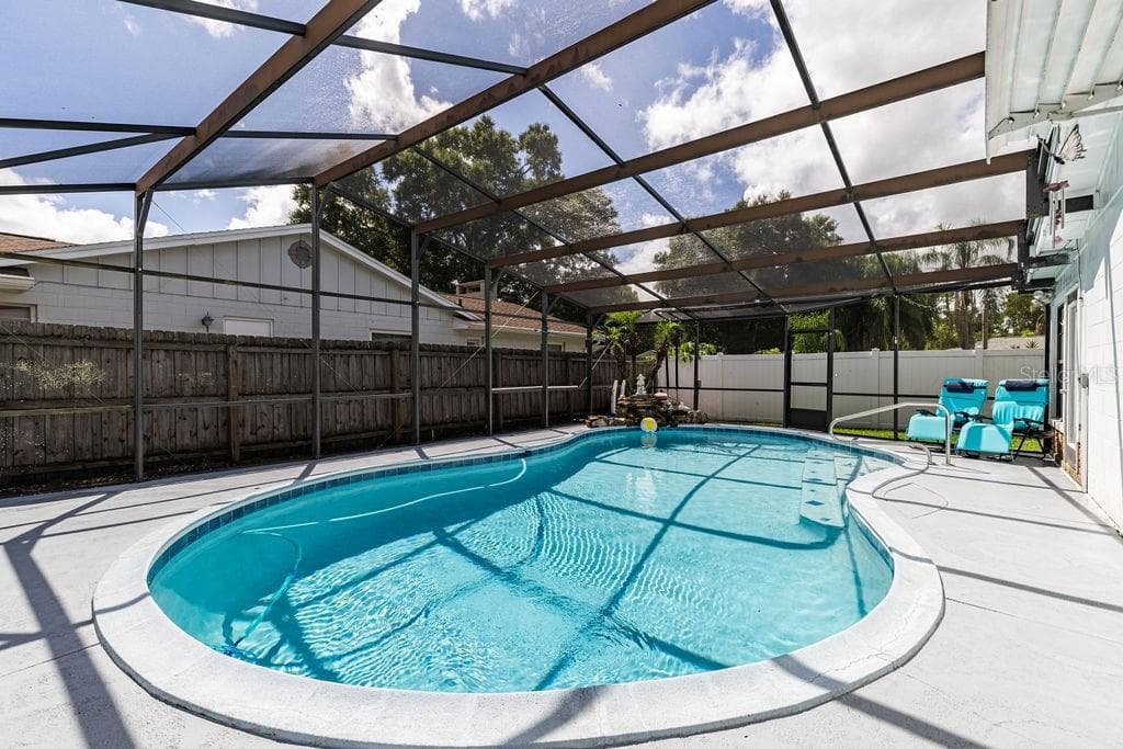4268 LAKE ELEANOR DRIVE — photo 2 of 39