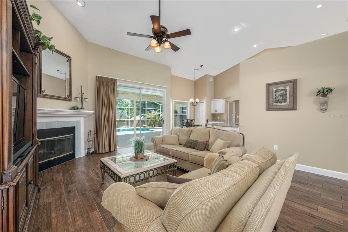 1045 ABBOTSFORD COURT — photo 5 of 32