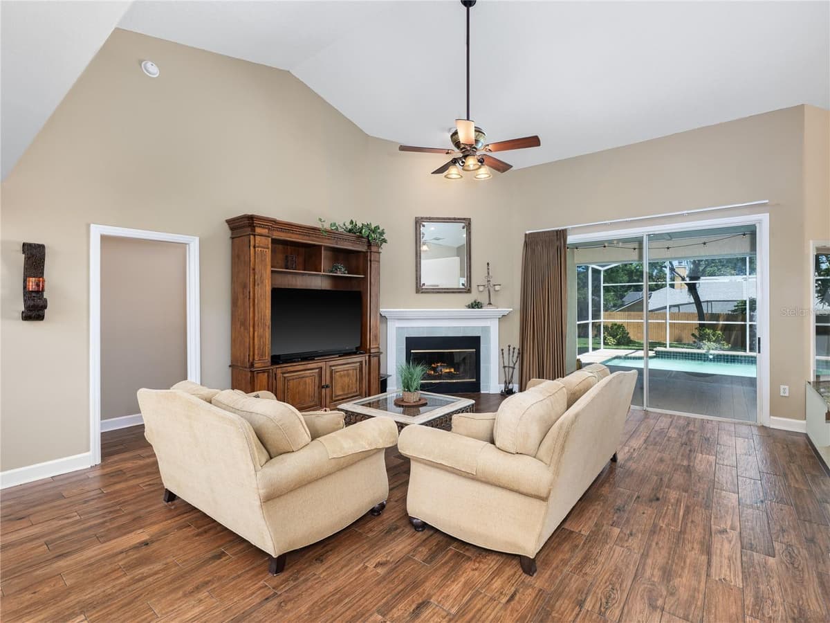 1045 ABBOTSFORD COURT — photo 4 of 32