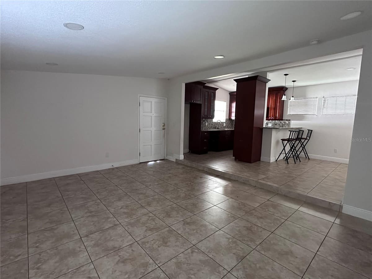 503 BROXBURN AVENUE — photo 8 of 18