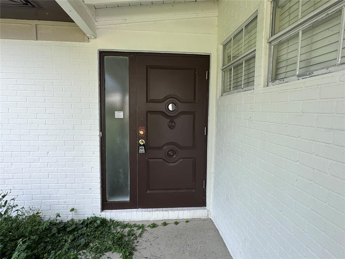 503 BROXBURN AVENUE — photo 3 of 18