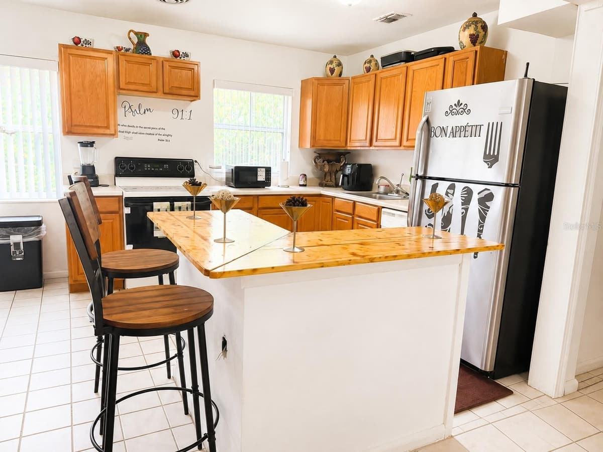 605 LAISY DRIVE — photo 5 of 17