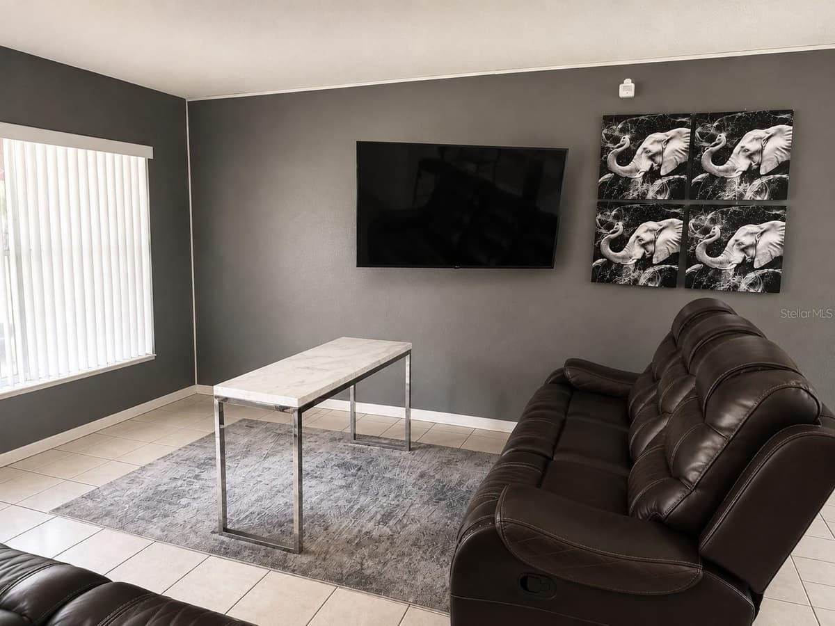 605 LAISY DRIVE — photo 3 of 17
