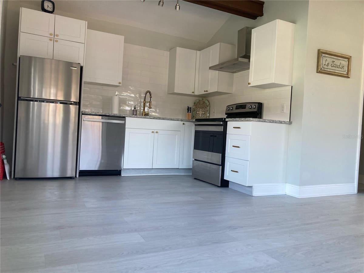 634 CYPRESS STREET — photo 14 of 17