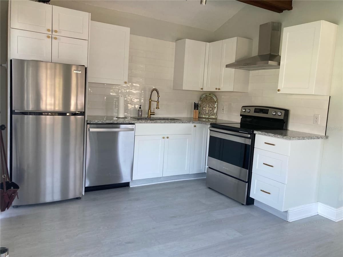 634 CYPRESS STREET — photo 2 of 17